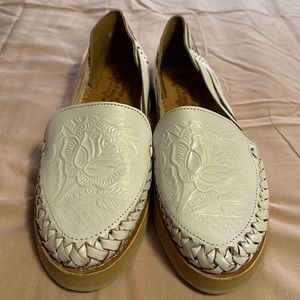 New Leather sandals, made in Mexico, size 9 white
